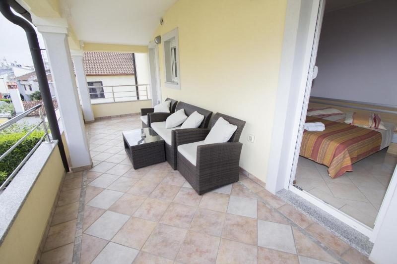 One-Bedroom Apartment image 3