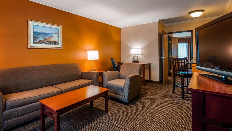 Best Western Plus Landmark Inn - image 49
