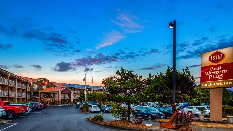 Best Western Plus Landmark Inn - image 36