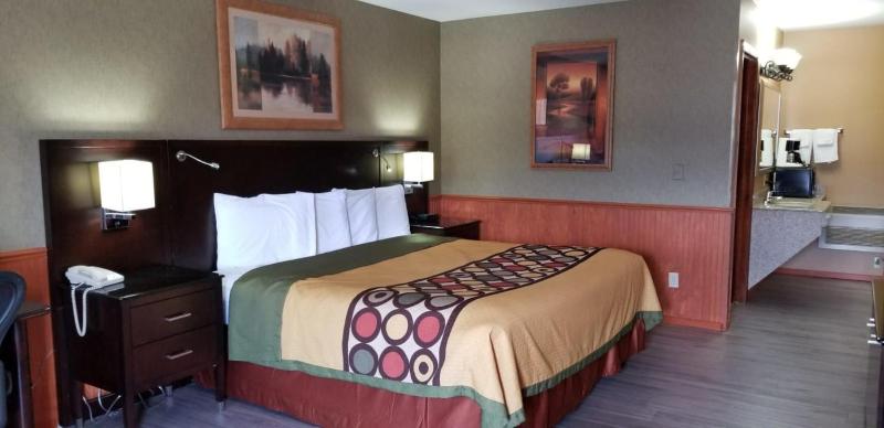 Deluxe King Room image 2