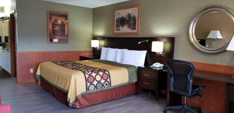 Deluxe King Room image 3