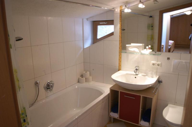 One-Bedroom Apartment with Balcony (6 Adults) image 4