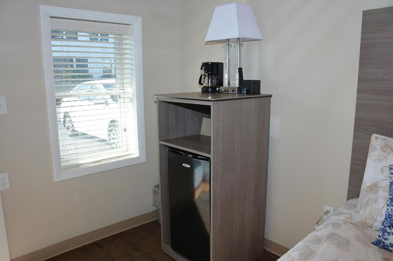 Economy Twin Room image 1