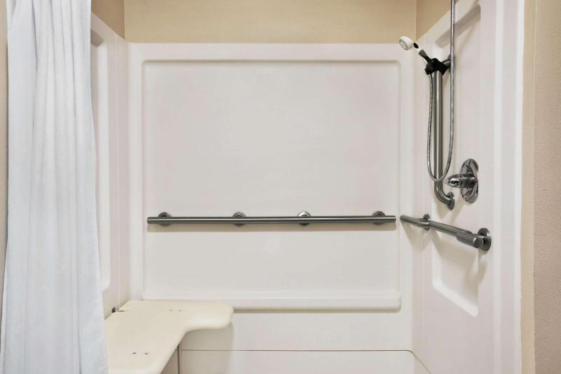Deluxe Double Room - Mobility Access/Non-Smoking image 1