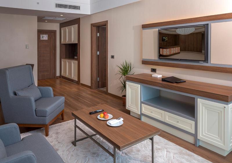 Queen Suite image 1