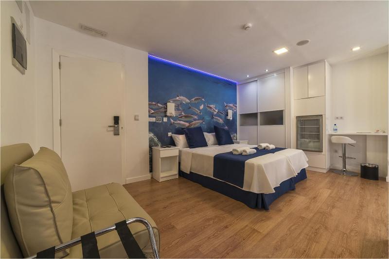 Deluxe Double Room image 2