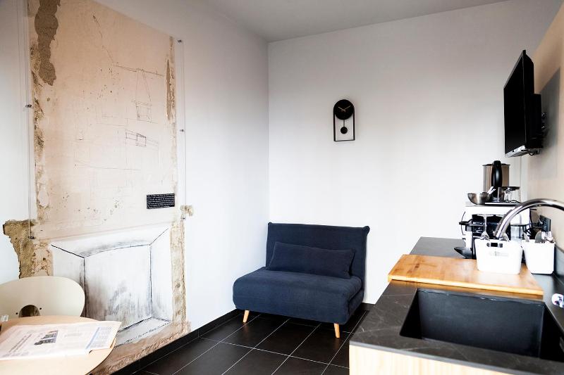 Premium Double Room image 4