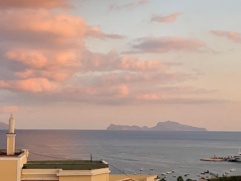 Deluxe Double Room with Balcony and Sea View image 2