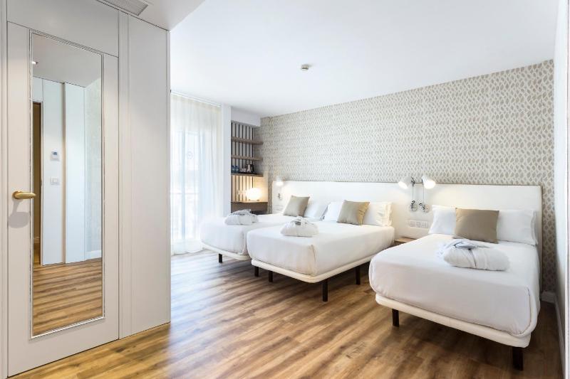 Comfort Triple Room image 1