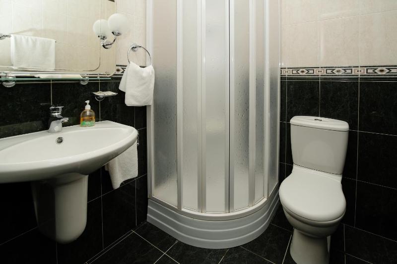 Double Room with Balcony image 2