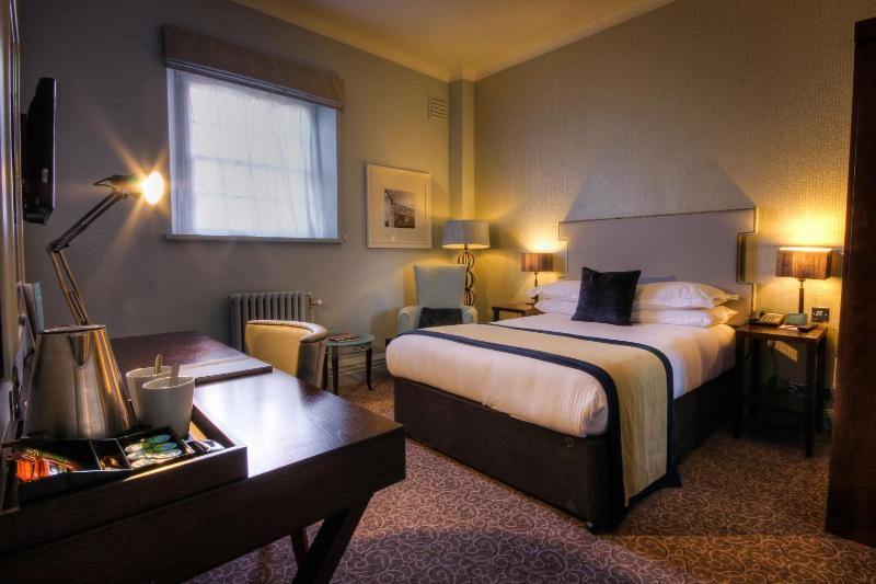 Standard Double Room image 3