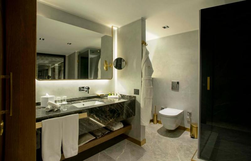 Penthouse Suite with Sea View image 2