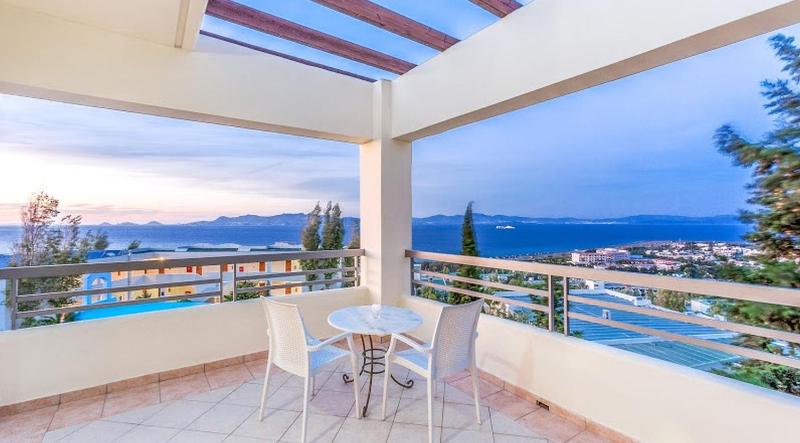 Double or Twin Room with Sea View (1 Adult + 1 Child) image 3