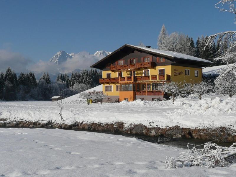 Double Room with Balcony image 2