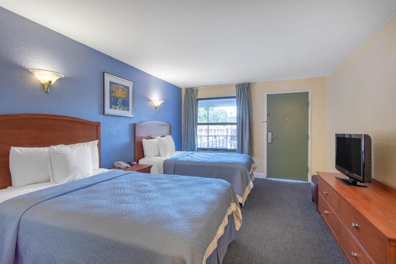 Double Room with Two Double Beds - Smoking image 3