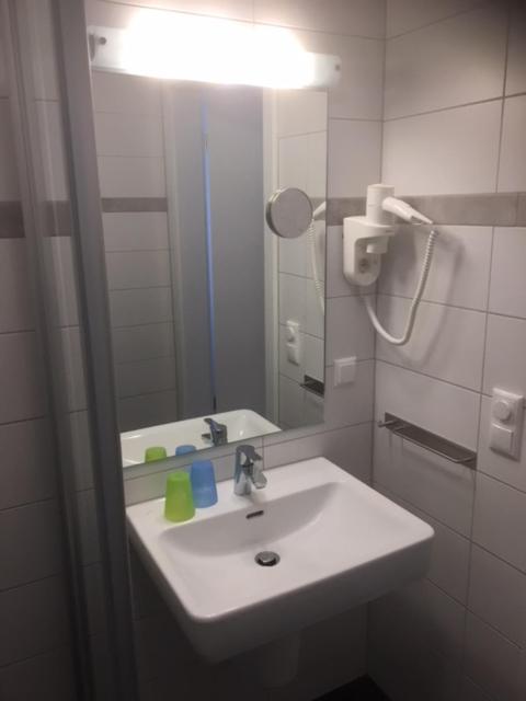 Single Room image 4