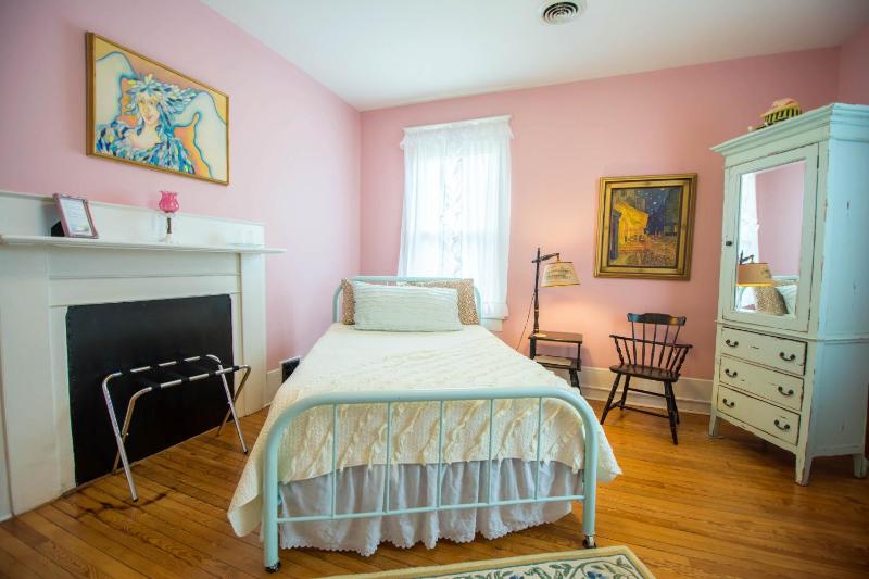 Budget Double Room image 2