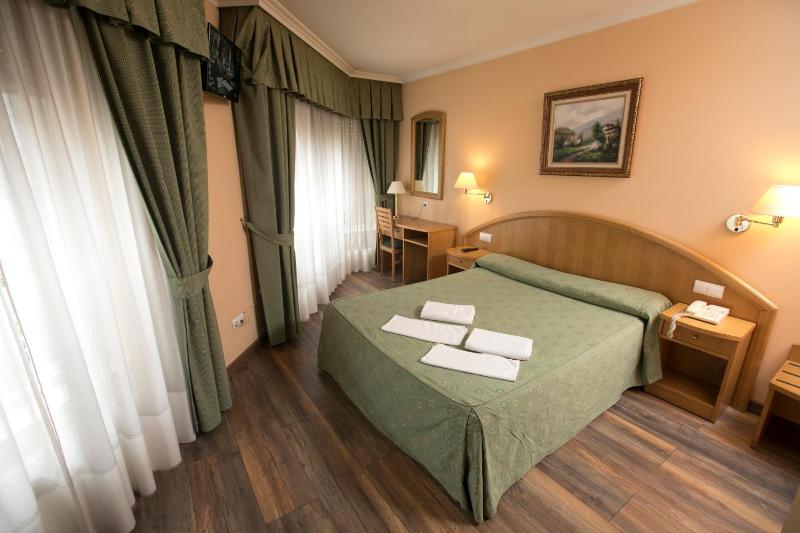 Double Room image 4