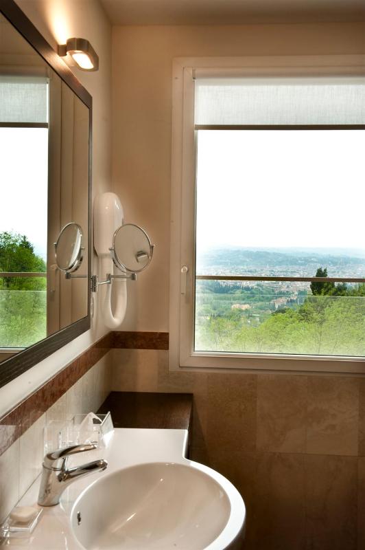 Panoramic Suite with Balcony image 3