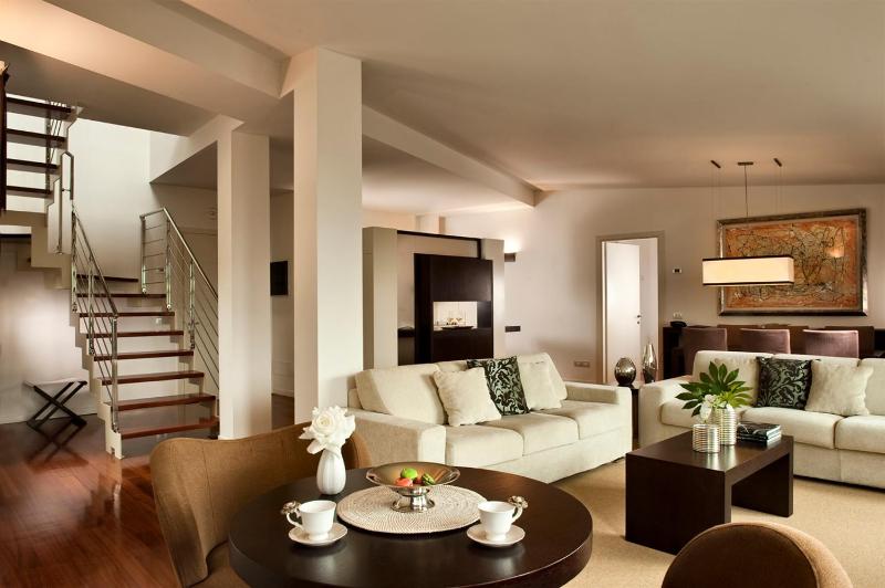 Imperial Suite with Balcony image 4