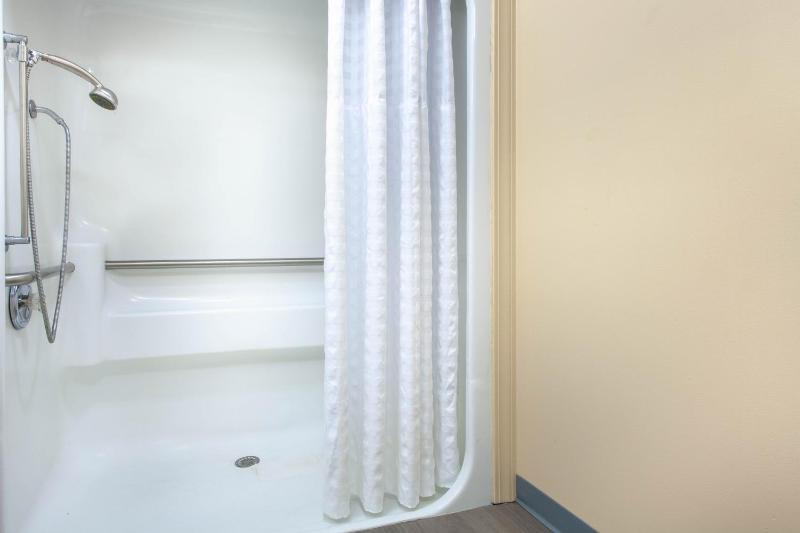 King Room - Disability Access image 2
