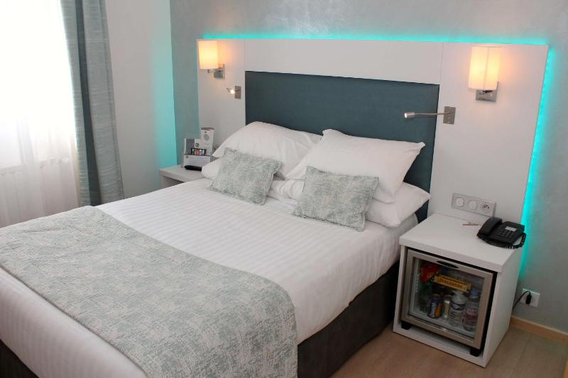 Classic Double Room image 3