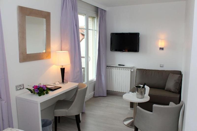 Best Western Plus Hotel Carlton - image 34