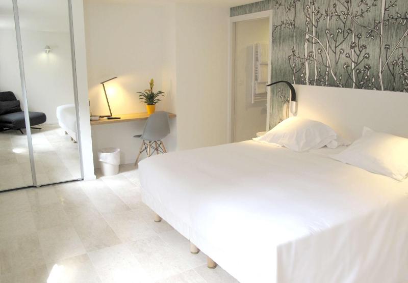 Deluxe Double Room image 3