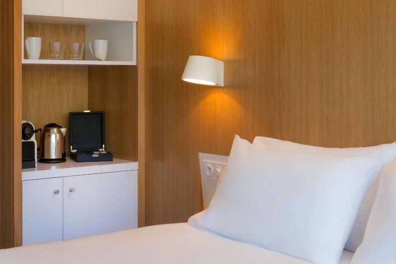 Comfort Queen Room - Non-Smoking  image 3