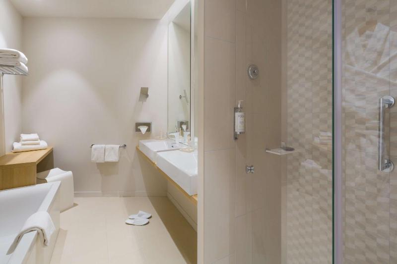 Junior King Suite - Non-Smoking image 1