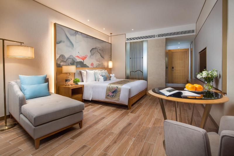 Deluxe King Room image 1