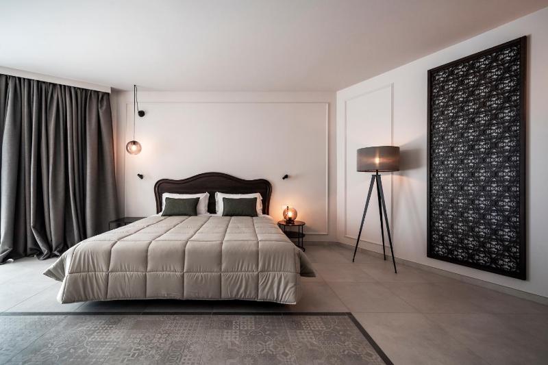 Junior Suite with Partial Sea View and Spa Access image 3
