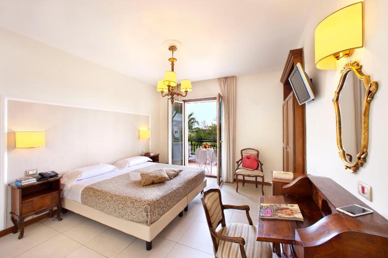 Classic Double Room with Balcony image 1