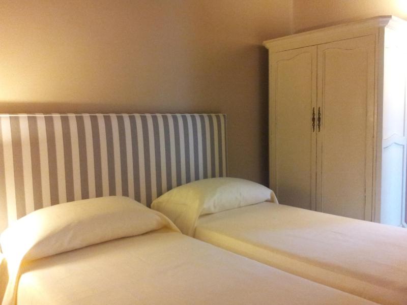 Double or Twin Room image 4