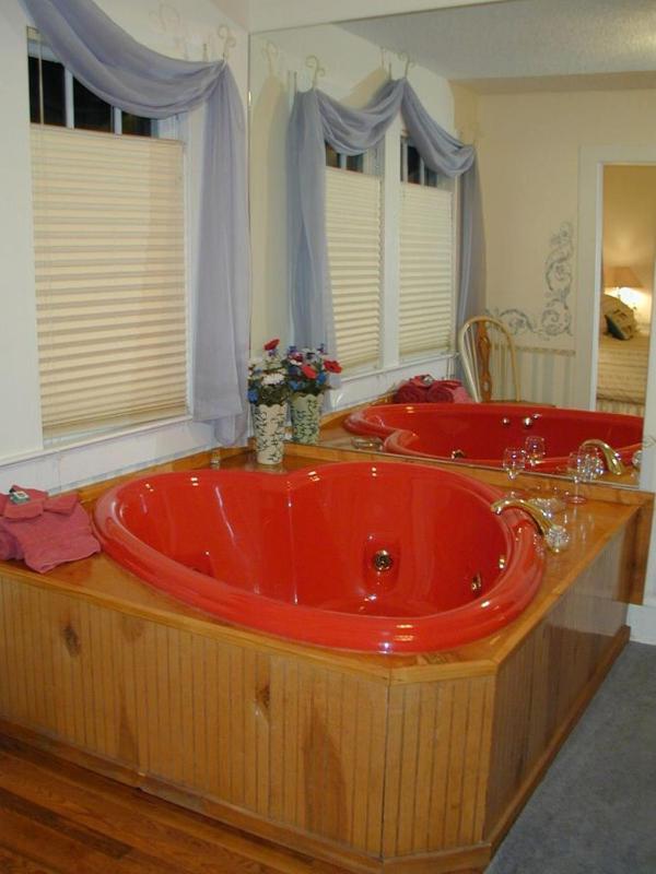 King Suite with Spa Bath image 3