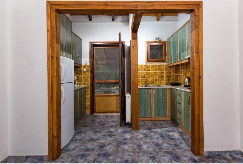 Two-Bedroom House with Pool - Kassiani image 4