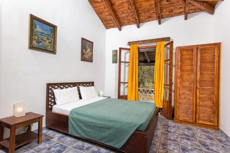 Two-Bedroom House with Pool - Kassiani image 3