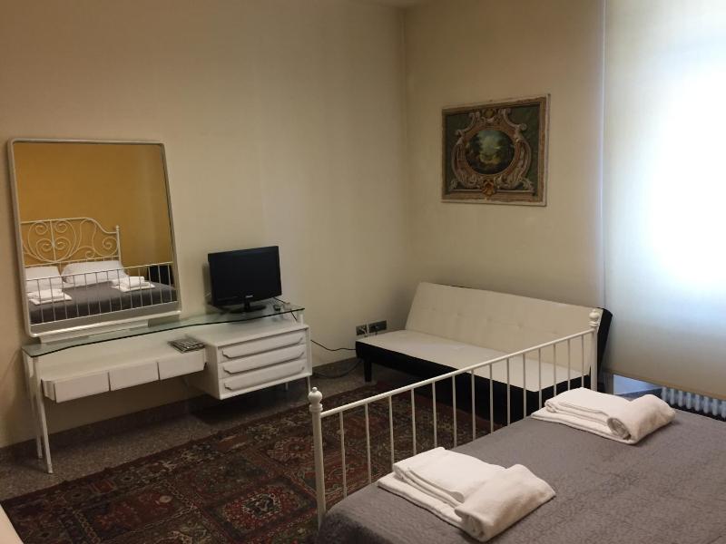 Bergamo Center Rooms - image 8
