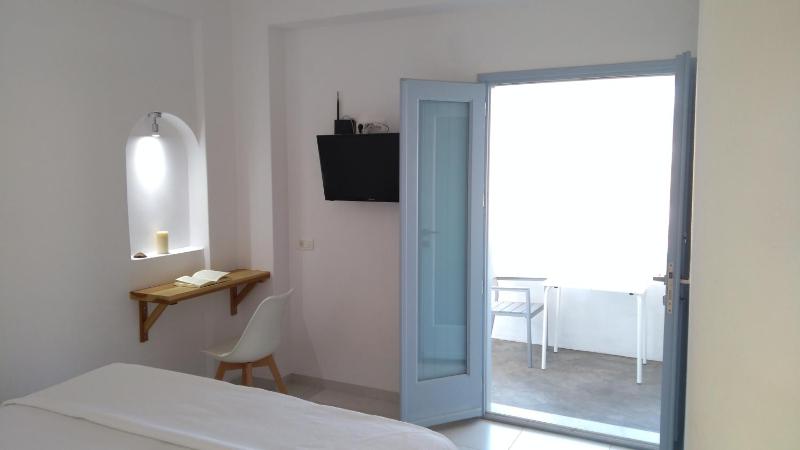 Economy Double or Twin Room with Garden View image 3