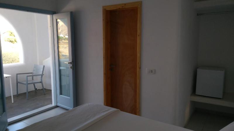 Double or Twin Room with Partial Sea View image 2