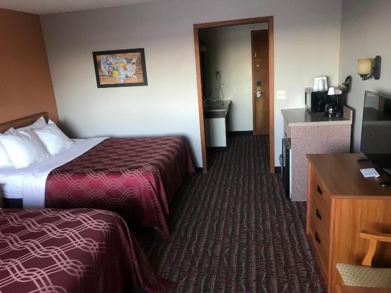Quadruple Room with Two Double Beds and Lake View - Non-Smoking image 4