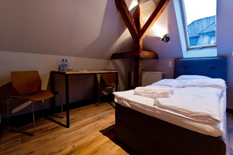 Small Single Room image 1