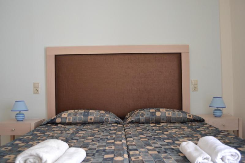 Superior Double or Twin Room with Side Sea View image 2