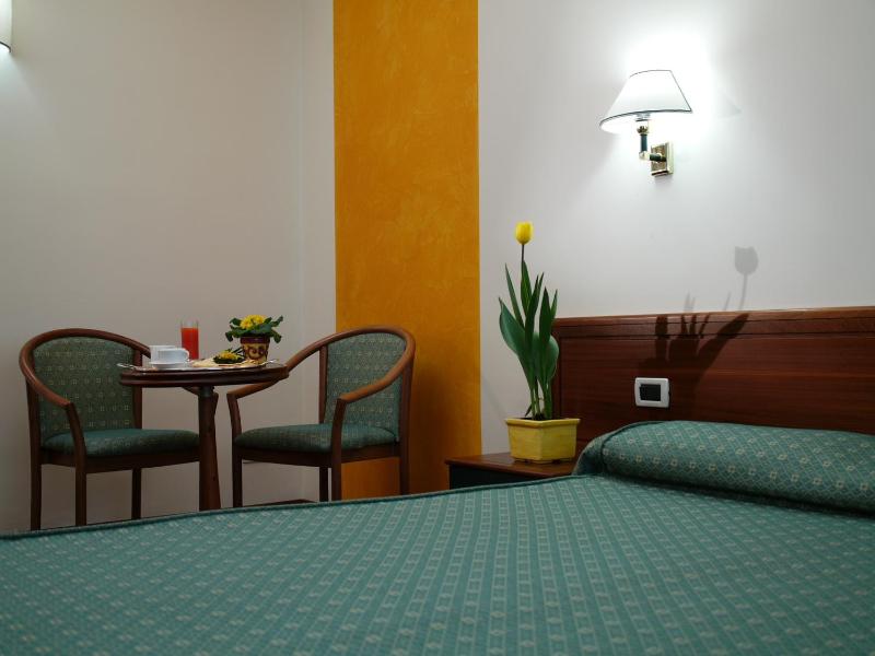Classic Double or Twin Room with Internal View image 2