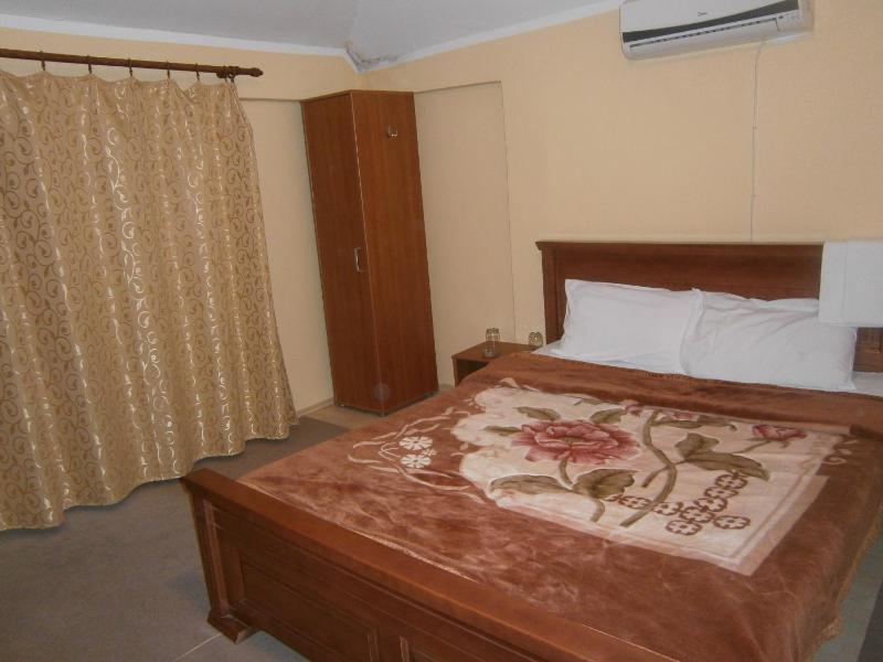 Double Room image 4