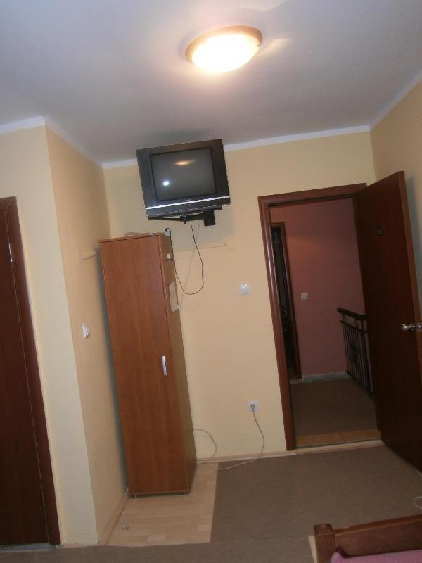 Twin Room image 3
