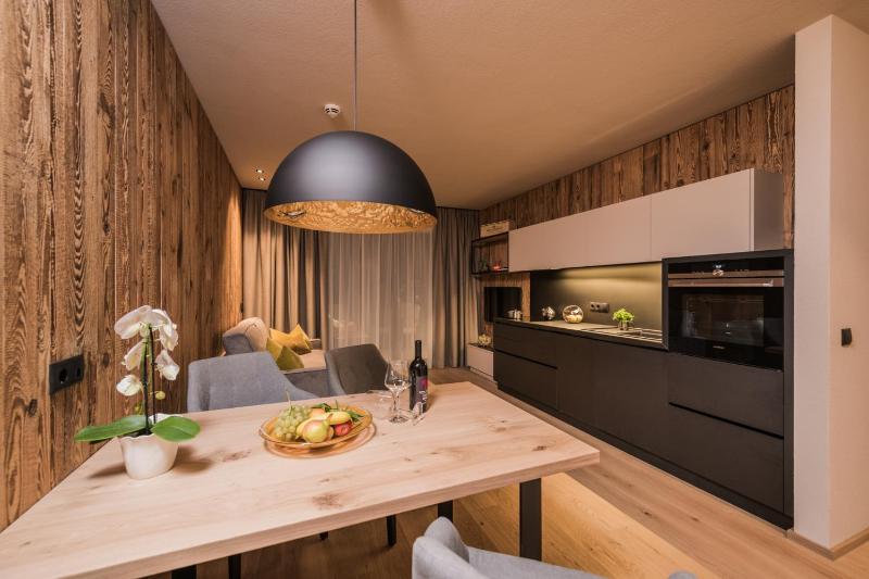 Deluxe Two-Bedroom Apartment with Terrace and Balcony image 3