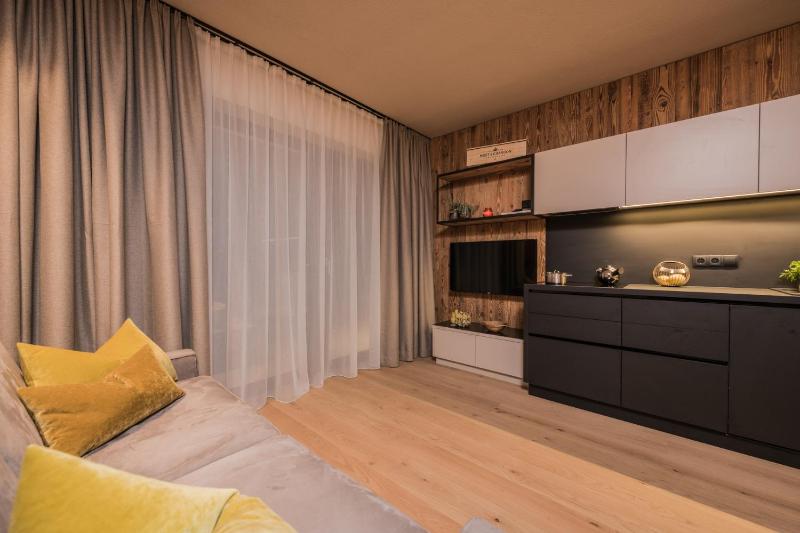 Deluxe Apartment with Garden View image 3