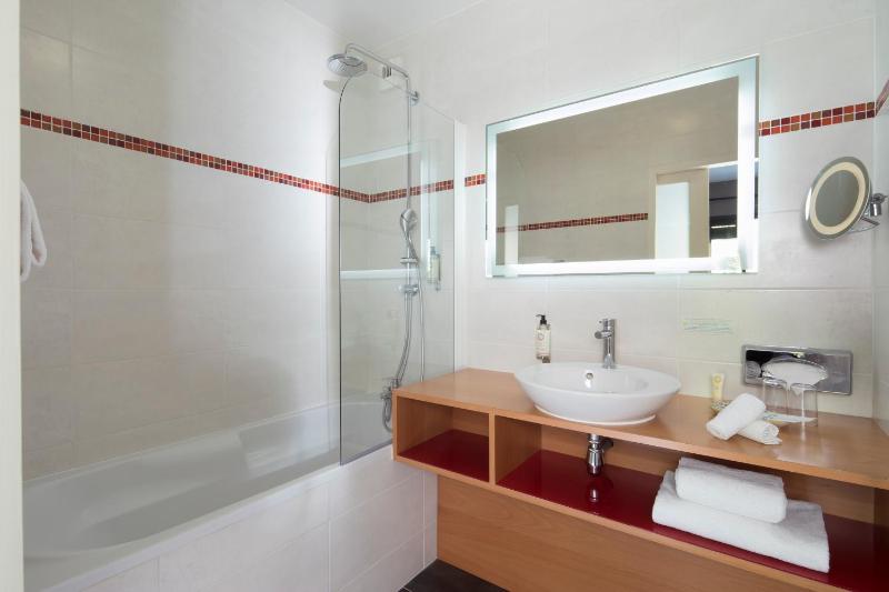 Prestige Queen Room image 4