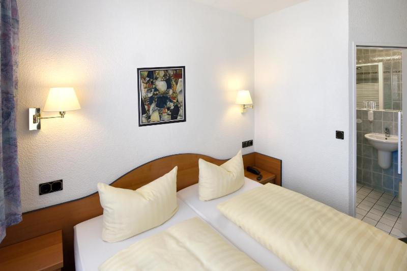 Budget Double or Twin Room image 3